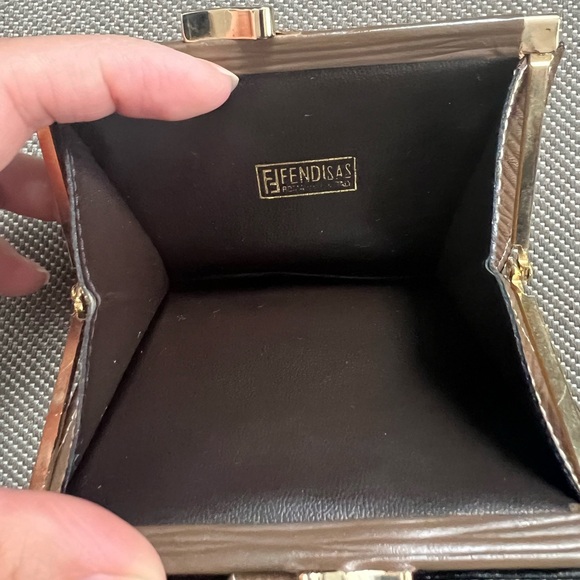 Authentic Rare Excellent Condition Fendi Zucchino Patent Leather KissLock Wallet - Picture 11 of 13